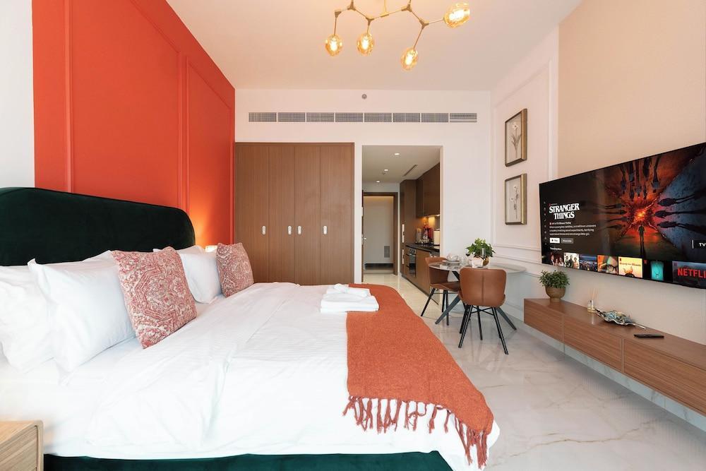Luxury Studio with Pool - Azizi Vista Room Type - Deluxe Studio, Balcony