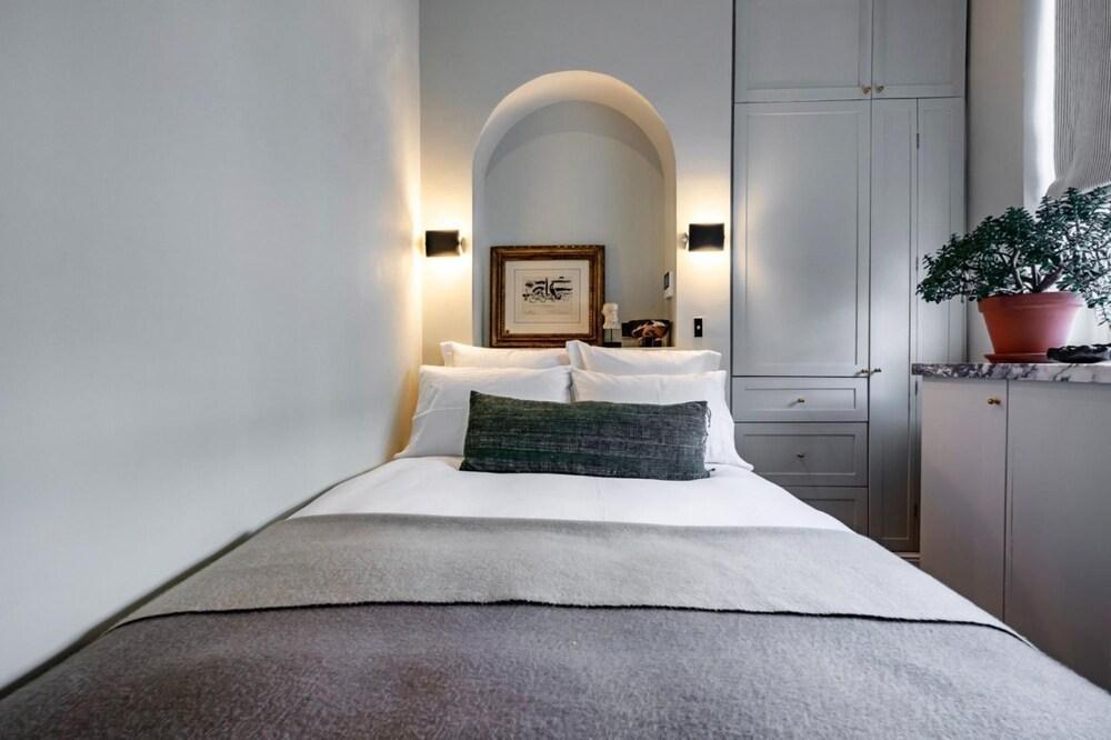 Luxury 3BR Flat Near the Champs Elys es - Tap to explore photos