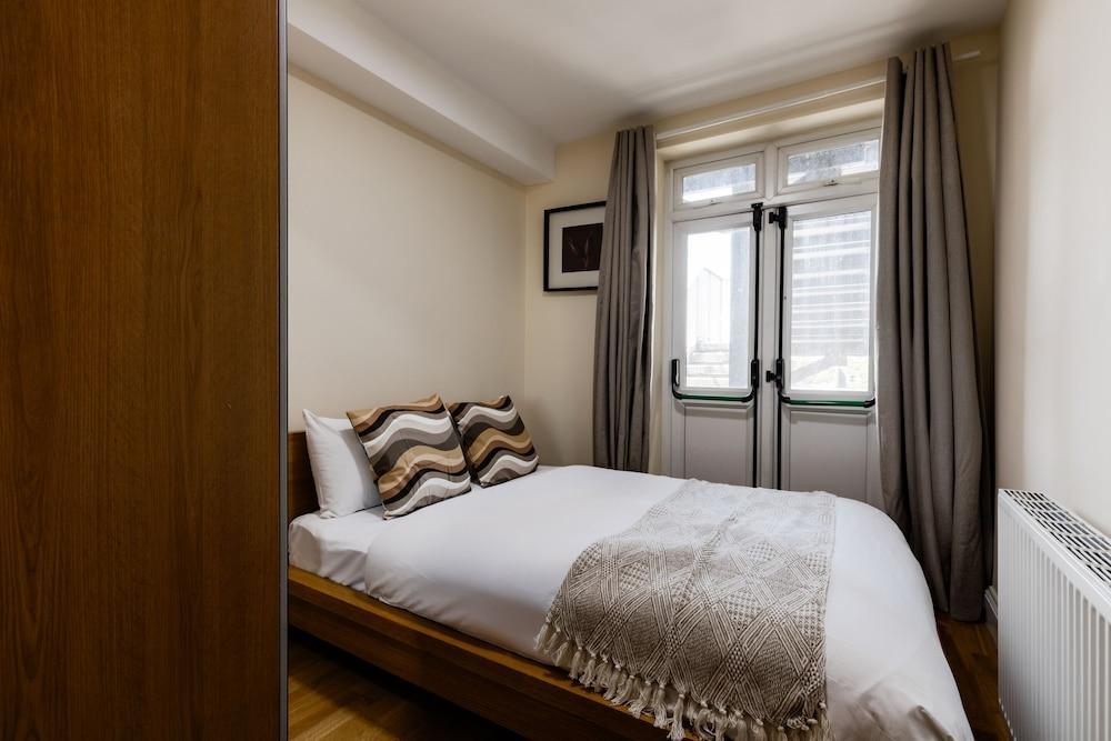 Warm Apartments in Queensway Room Type - Superior Apartment, Private Bathroom, City View