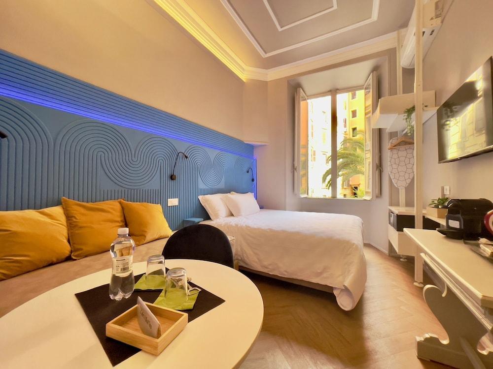Z-Archsuites - URBE Room Type - Deluxe Double Room
