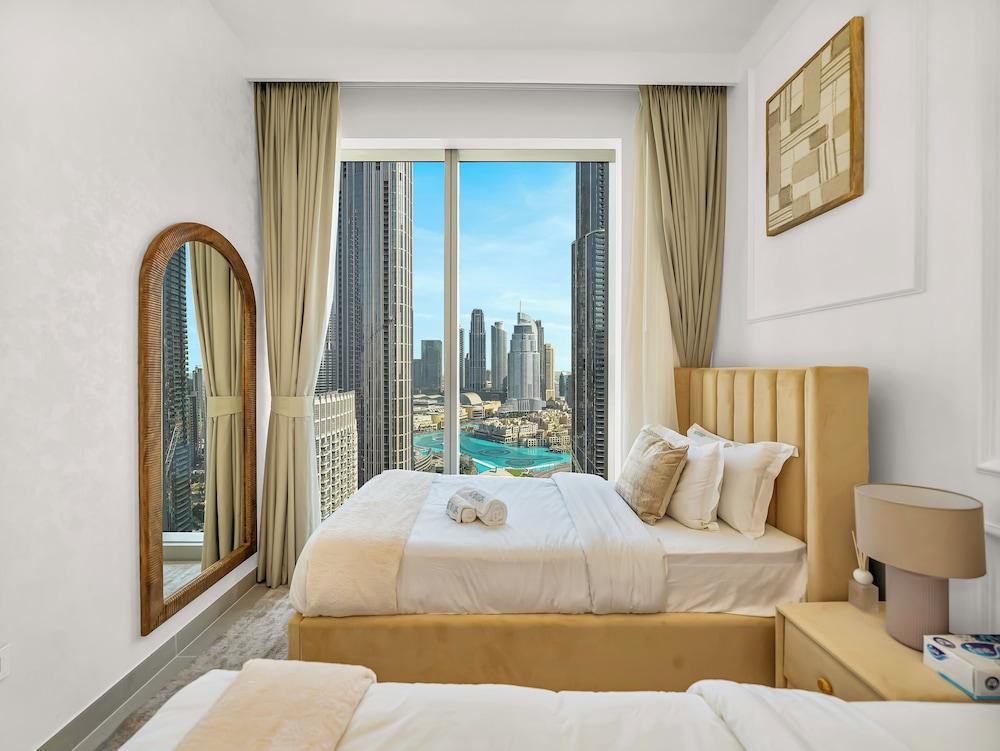 Skyline Luxury I Burj Khalifa & Fountain Room Type - Luxury Apartment, Lake View
