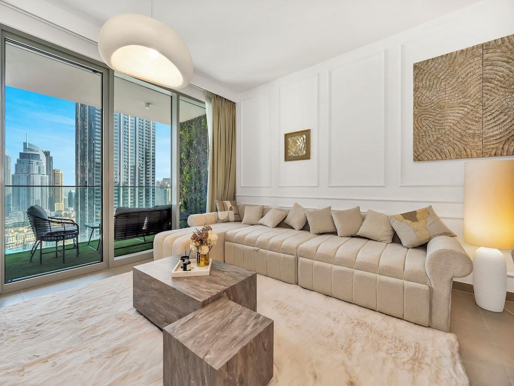 Skyline Luxury I Burj Khalifa & Fountain Room Type - Premier Apartment, Kitchen, Overwater