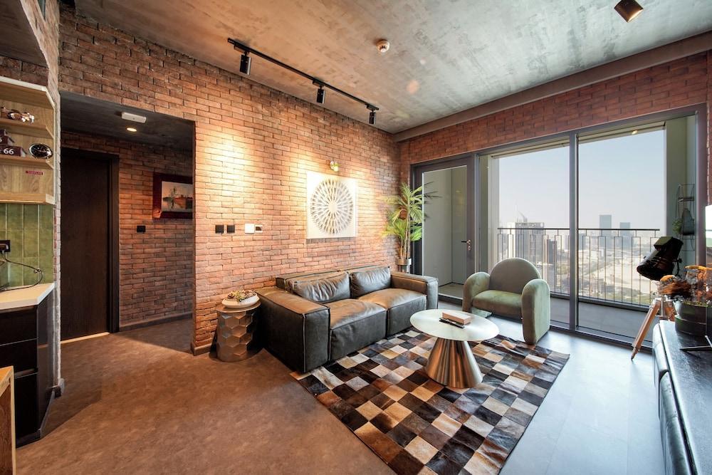 PVH - Modern Edgy 1BR - Downtown Views - Tap to explore photos