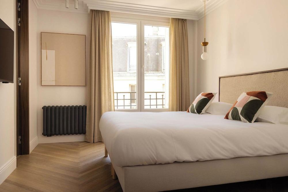 Apartment for 8 People in Grenelle