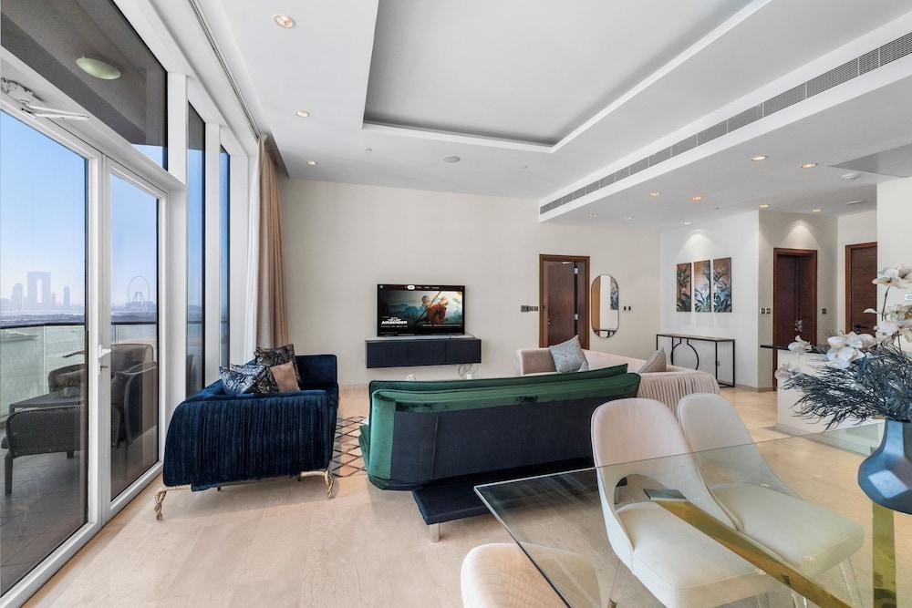 Waves - Palm Jumeirah Apt with Balco - Tap to explore photos