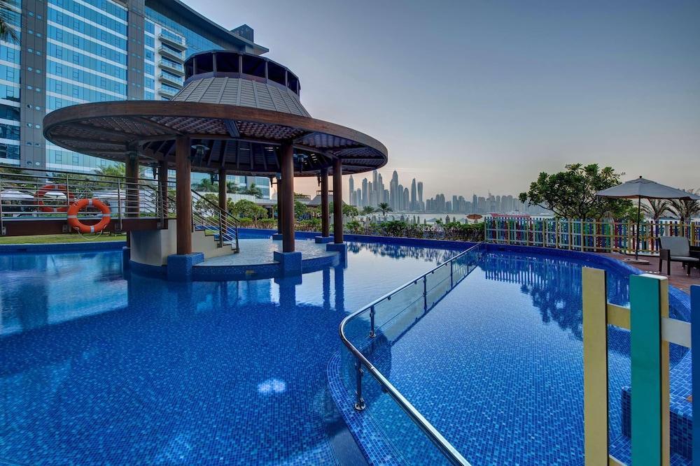 Waves - Palm Jumeirah Apt with Balco - Tap to explore photos