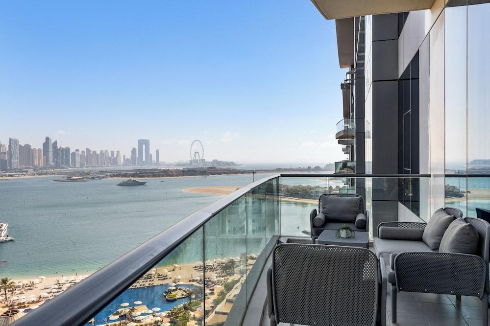 Waves - Palm Jumeirah Apt with Balco
