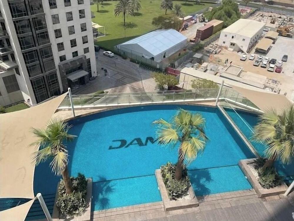 Elegant 1BR with Downtown & Burj Views