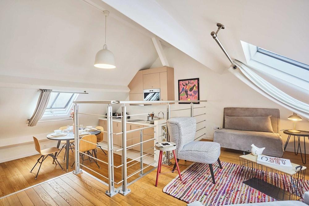 Charming Triplex Le Marais/beaubourg - Tap to explore photos