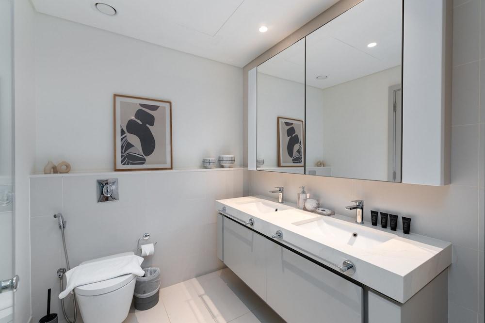 Stylish Emaar Beachfront 2BR w Beach Access - Tap to explore photos