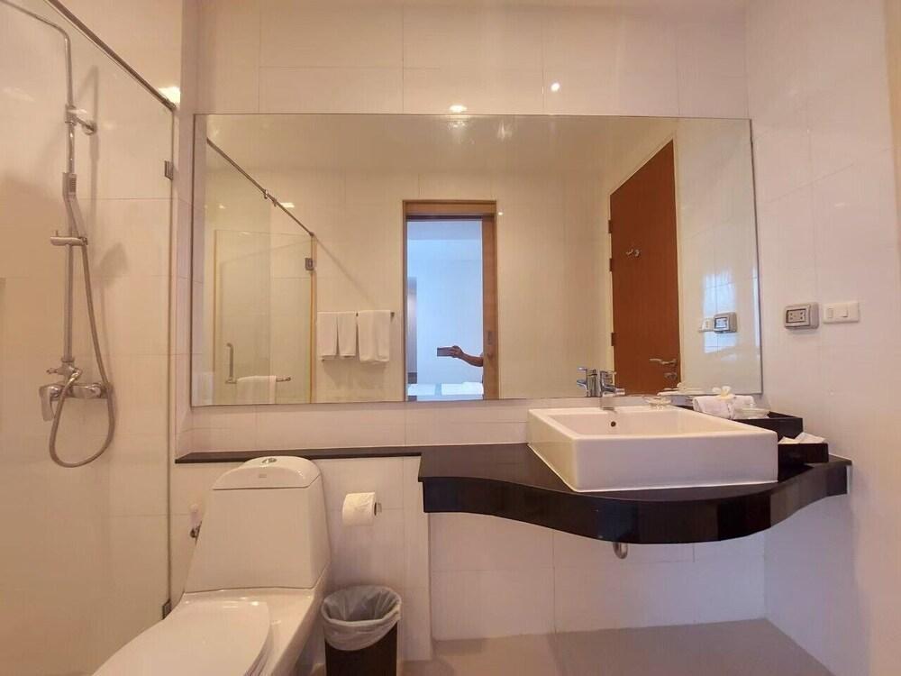 Luxury Residence Klong Muang Beach Krabi - Tap to explore photos
