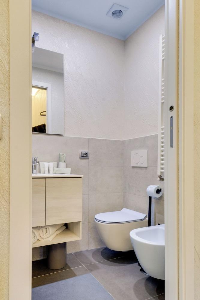 Rome Jubilee Guesthouse - Tap to explore photos