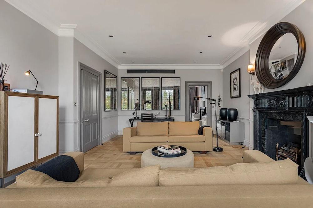 Cadogan Squre-2 Bedroom