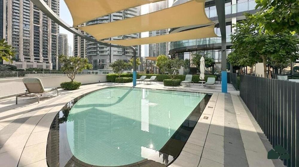 Roomszy Grande Residences Downtown Dubai - Tap to explore photos