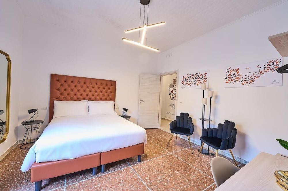 ERINAHOUSE Room Type - Deluxe Double or Twin Room