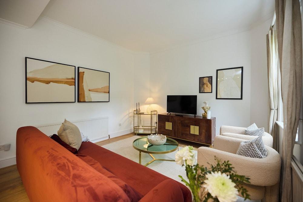The Carlton Nook - 2BR Apartment - Tap to explore photos