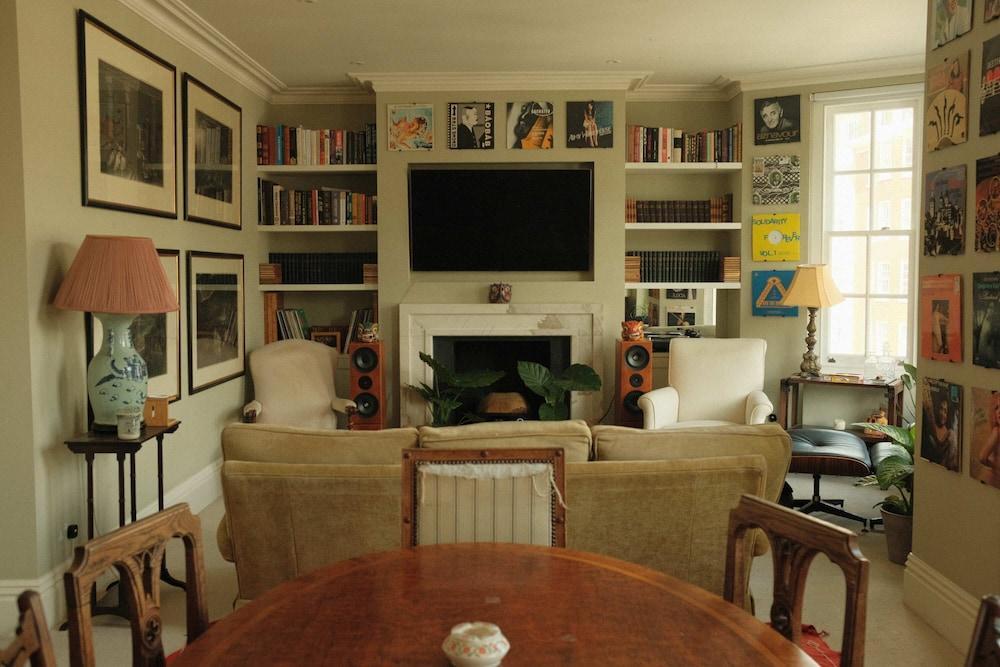 Stylish 3 bed Flat - Marylebone - Tap to explore photos