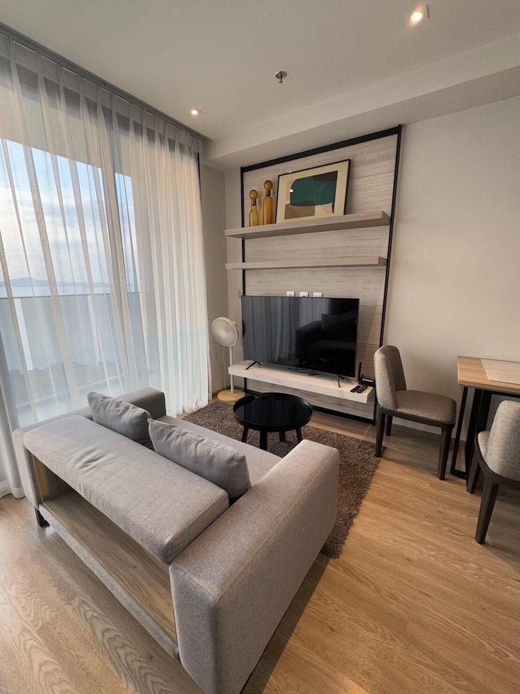 Stunning Sea View Condo -next To Beach - Tap to explore photos
