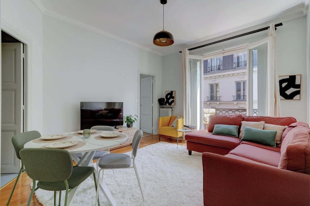 Renaissance Madeleine - Elegant Home in Madeleine