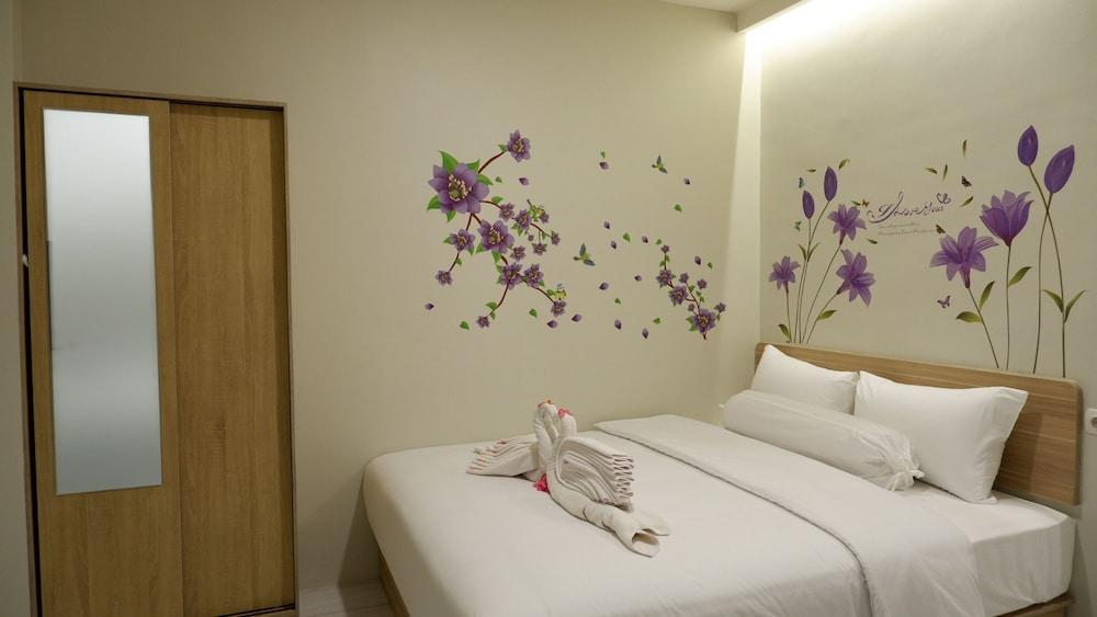 The One Residence Jakarta Room Type - Deluxe Double Room, 1 Queen Bed
