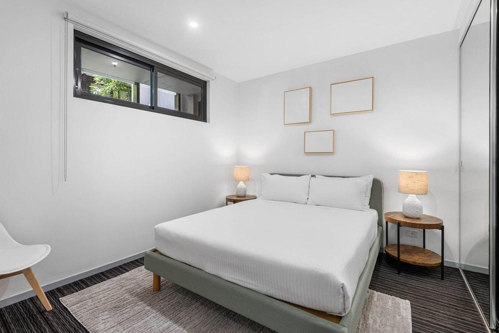 Your St Kilda Escape - Modern, Private and Central - Tap to explore photos