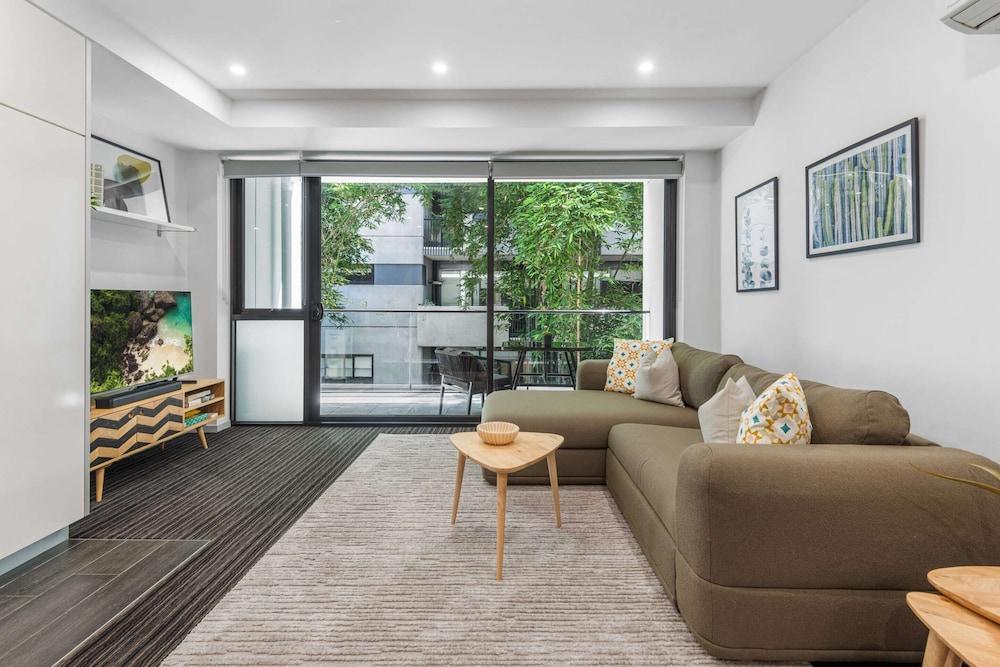 Your St Kilda Escape - Modern, Private and Central - Tap to explore photos
