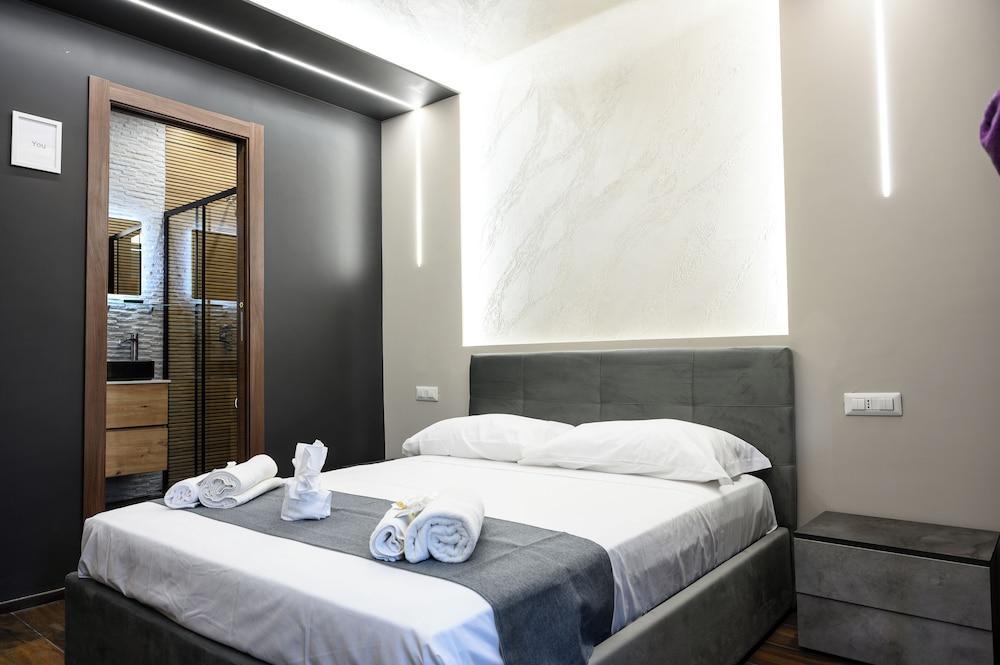 La Dimora del Re Room Type - Classic Double Room, Balcony, City View
