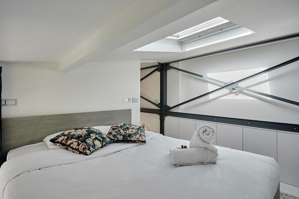 Charming Duplex Center of Paris-montorgueil - Tap to explore photos