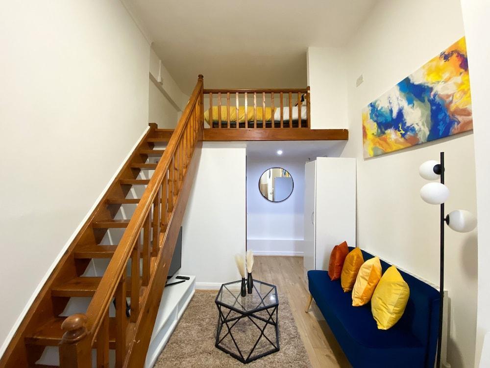 Modern Studios Malvern Road Room Type - Deluxe Studio