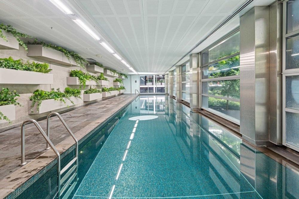Eclectic 1-bed Apartment With Pool and Gym - Tap to explore photos