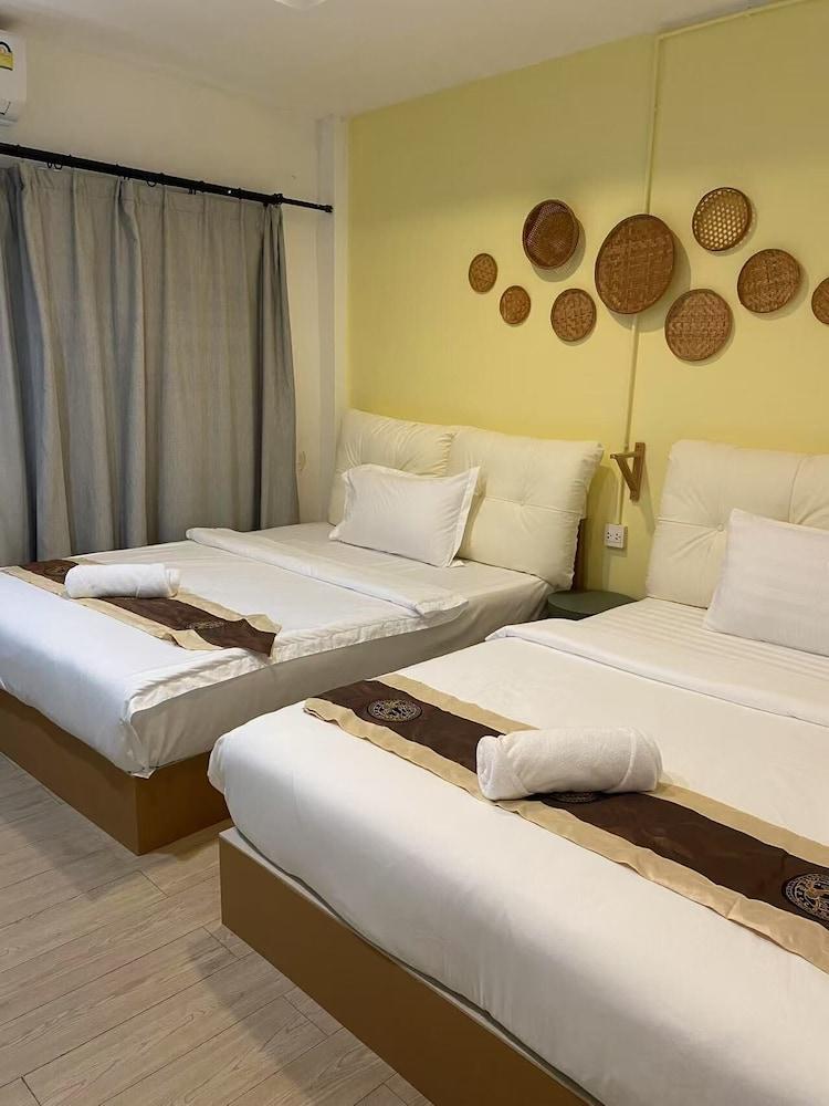 BG PROSPER HOSTEL Room Type - Basic Twin Room, Shared Bathroom