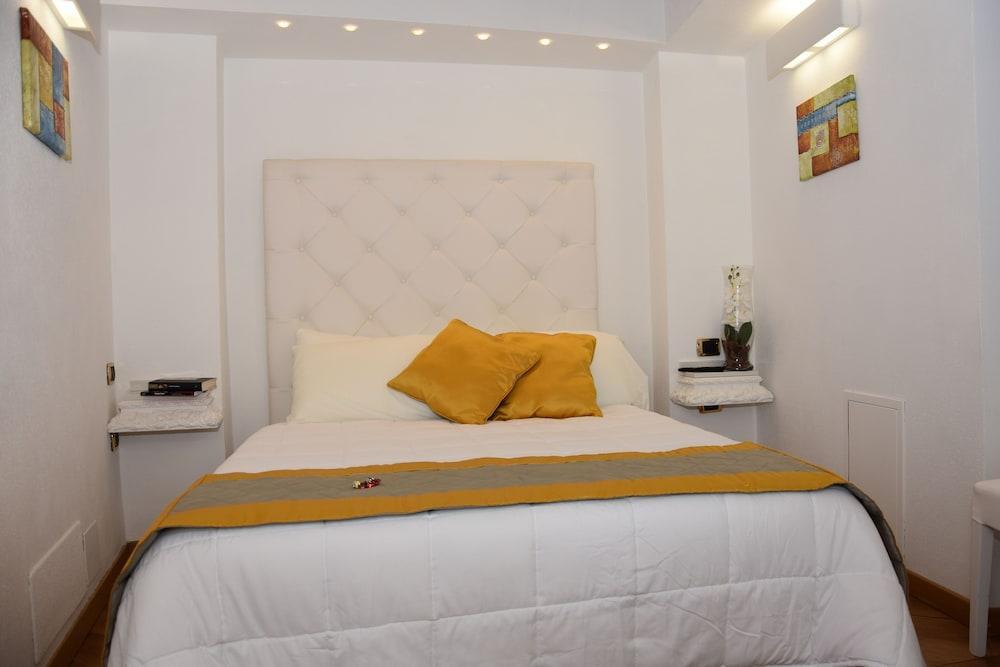 Maison Spagna Suite Room Type - Deluxe Room (Colosseo)