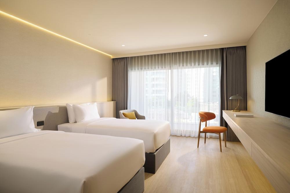 Marni Pattaya Room Type - Deluxe Twin with Pool View