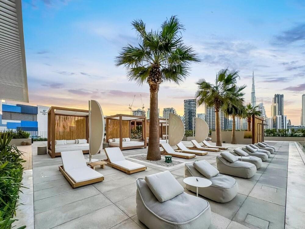 Deluxe Studio With Meydan View - Tap to explore photos
