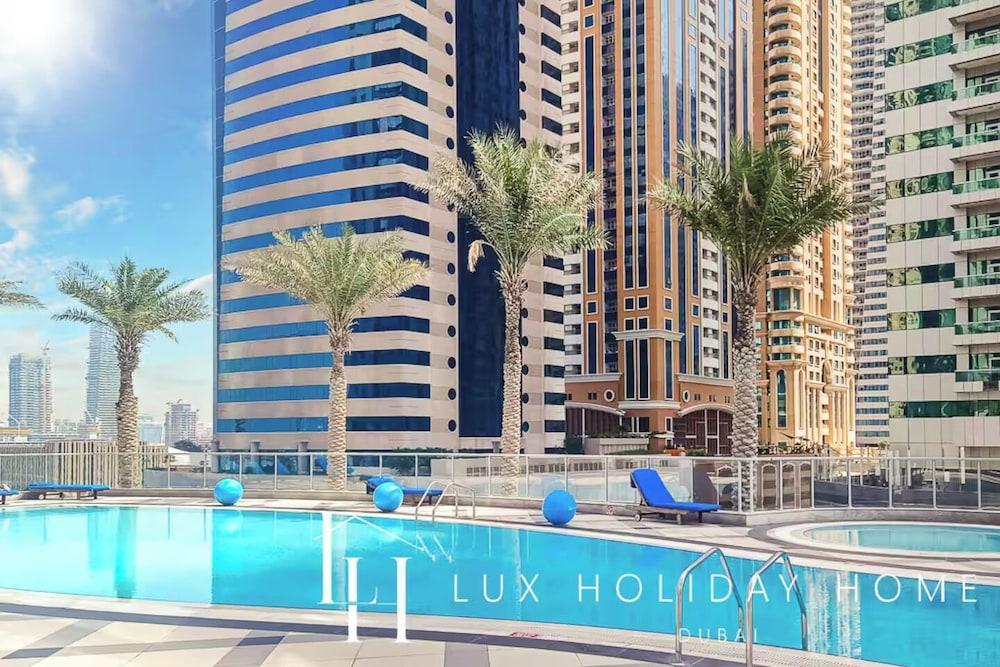 LUX The Dubai Marina View Suite 2 - Tap to explore photos