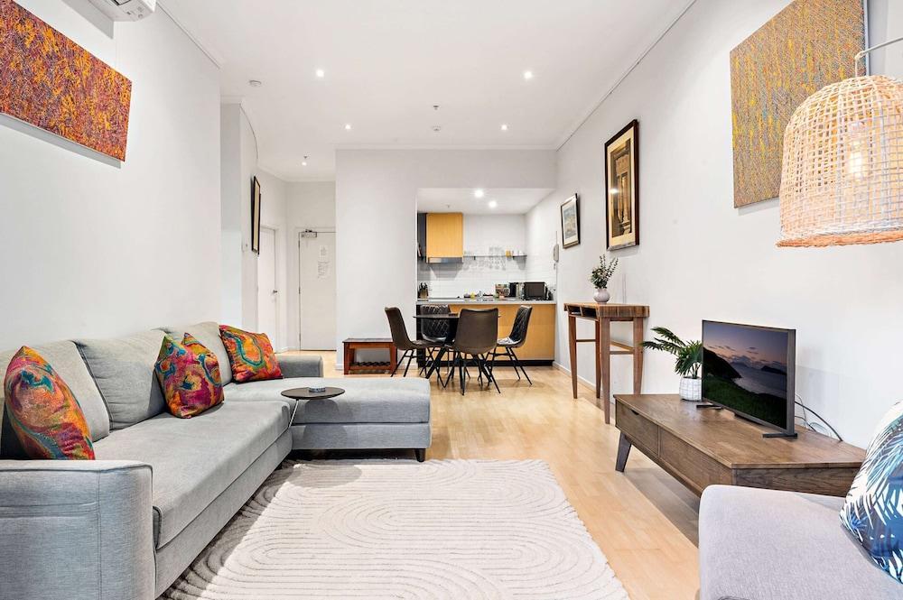 Peaceful 2-bed Apartment With Gym & Pool - Tap to explore photos