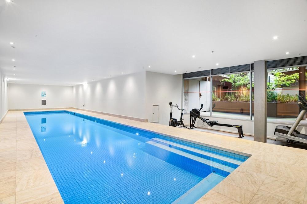 Peaceful 2-bed Apartment With Gym & Pool - Tap to explore photos