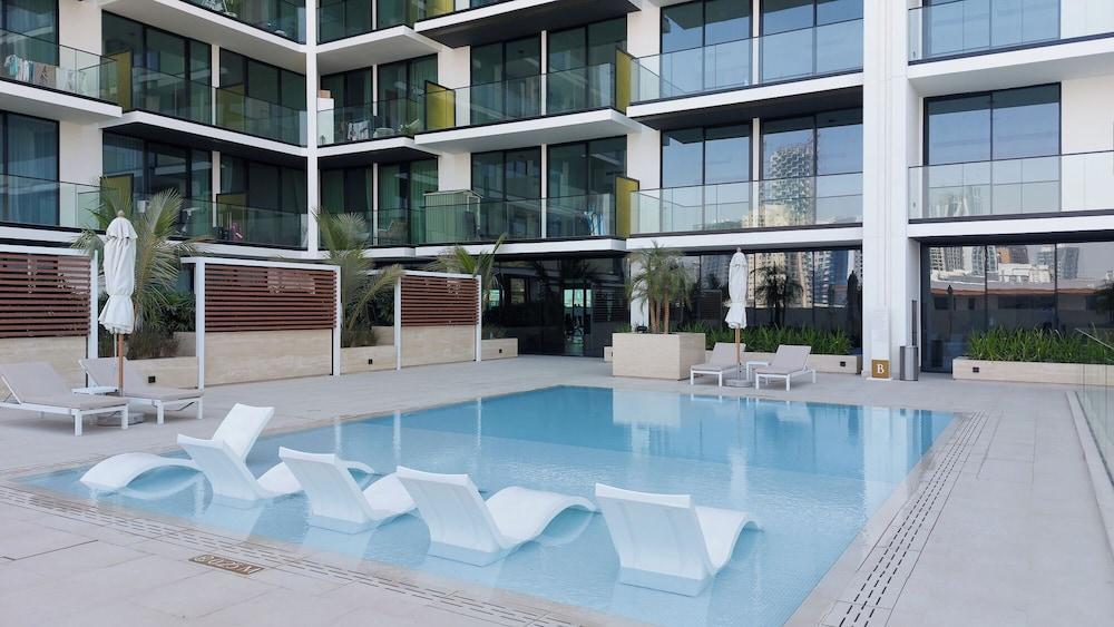 PVH - Vibrant 1BR in Binghatti Amber - Tap to explore photos