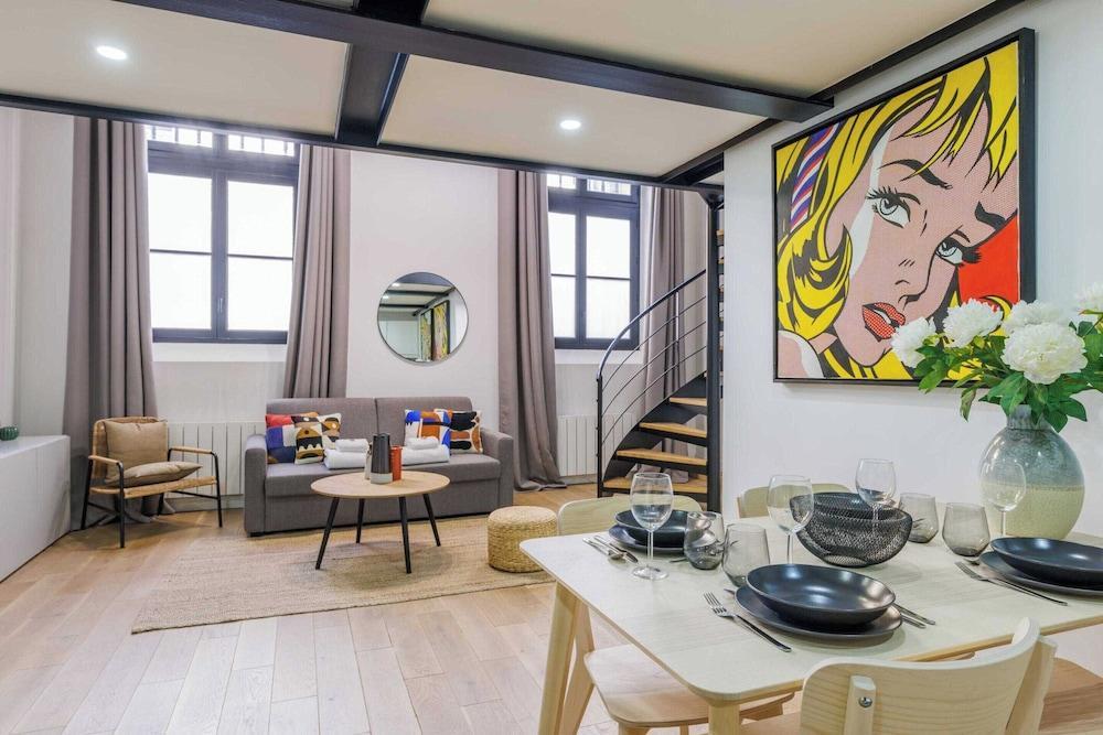 Parisian Duplex Cocoon in Saint-germain-des-pres - Tap to explore photos