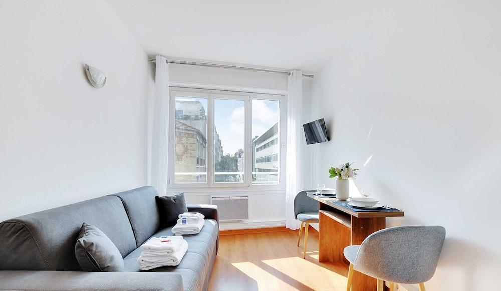 Charming Studio - 2P - Parc Georges Brassens - Tap to explore photos