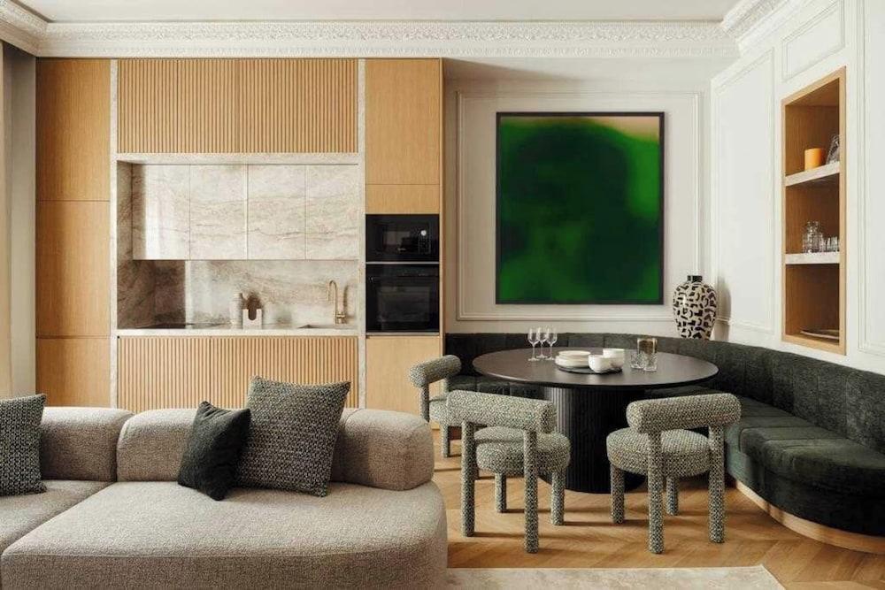 Luxurious & Newly Refurbished Apartment - Champs Elysees - Tap to explore photos