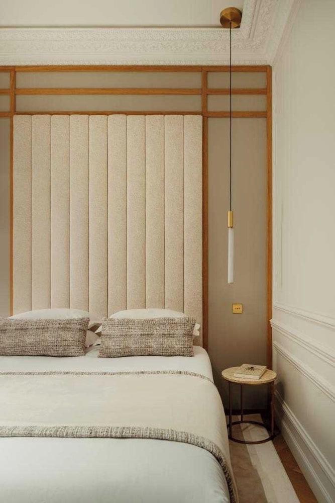 Luxurious & Newly Refurbished Apartment - Champs Elysees - Tap to explore photos
