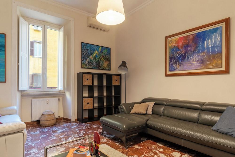JOIVY Charming 3BR Flat near the Vatican - Tap to explore photos