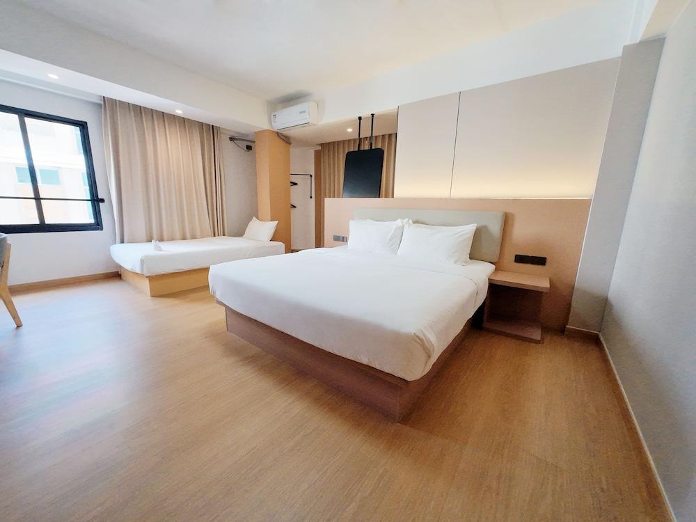 Star Hotel Pattaya - Tap to explore photos