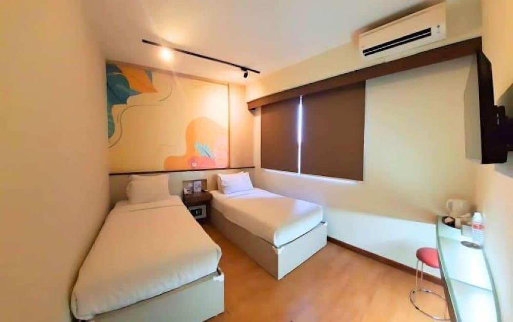 True Blue Hotel Mangga Besar Jakarta Room Type - Deluxe Twin Room