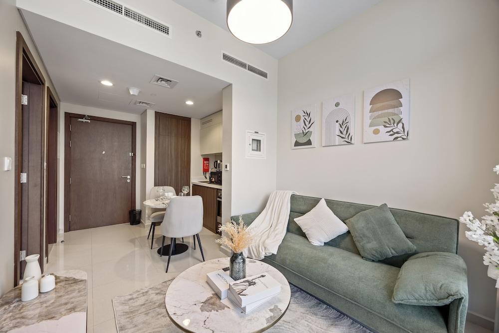 Luxury Apartments in Dubai Business Bay - Tap to explore photos