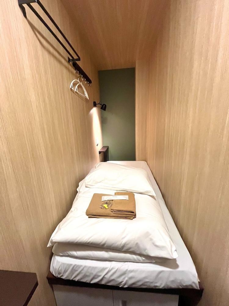 Otemachi Kamon Hotel - Caters to Men - Hostel Room Type - Standard Cabin, Men only