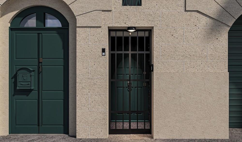 Porta Portese Palace - Tap to explore photos