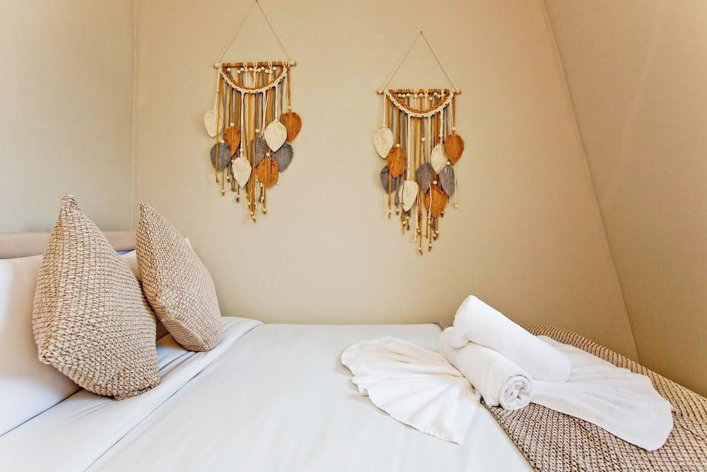 Imperial Hogarth Road Apartment - Tap to explore photos