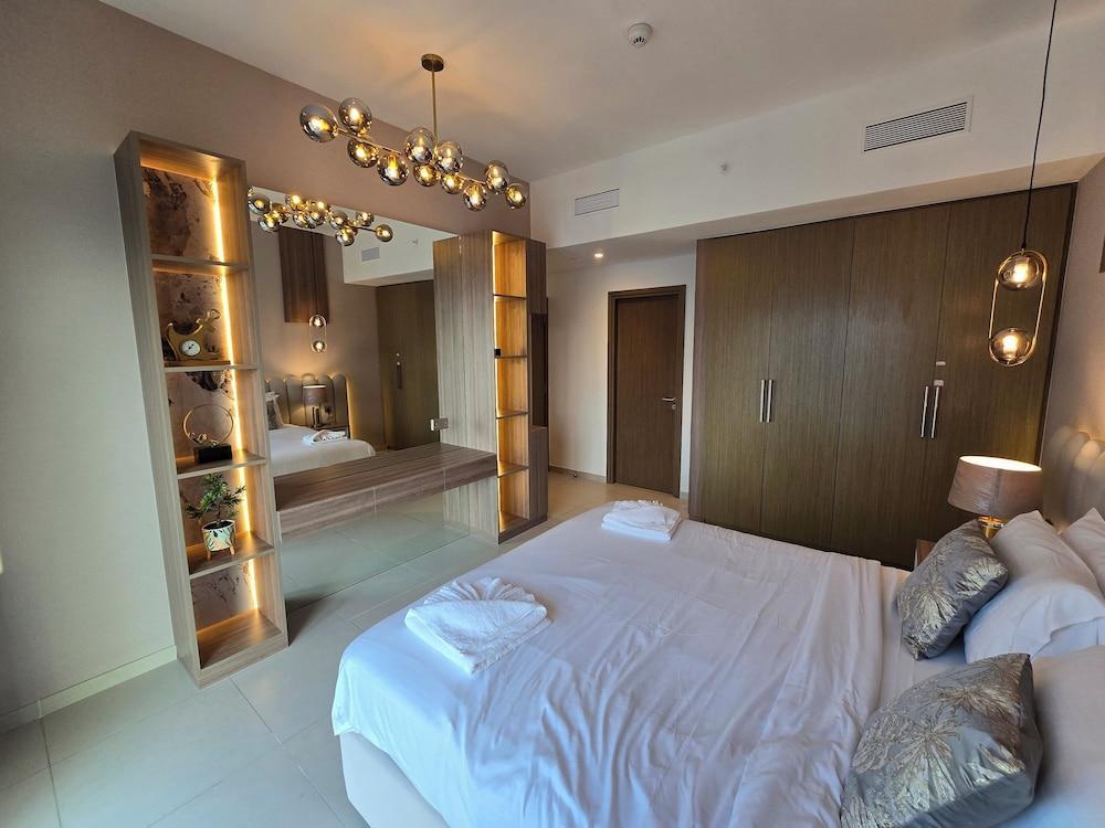 Royale Highend Burj and Fountain View Room Type - Classic Apartment, Balcony, City View Royale Highend Burj and Fountain View Room Type - Classic Apartment, Balcony, City View